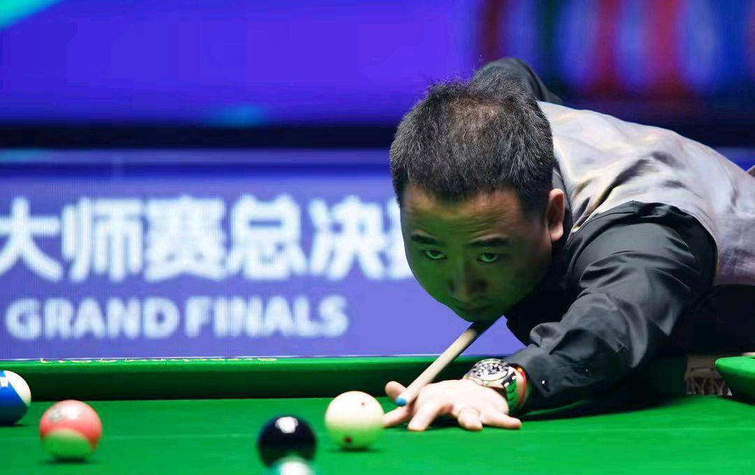 她成功地在 她成功地在